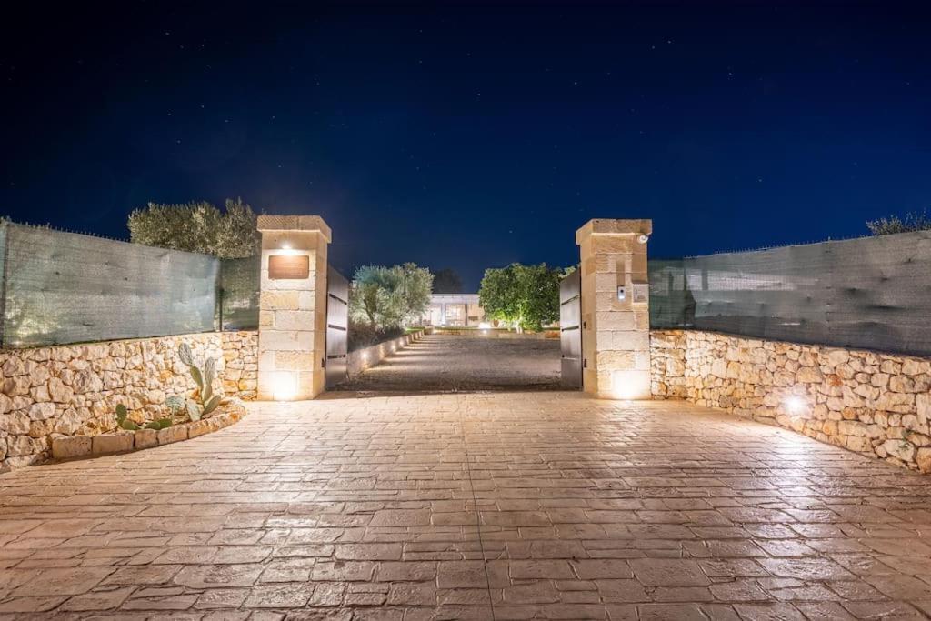 Tenuta Traghetto Ostuni Bagian luar foto