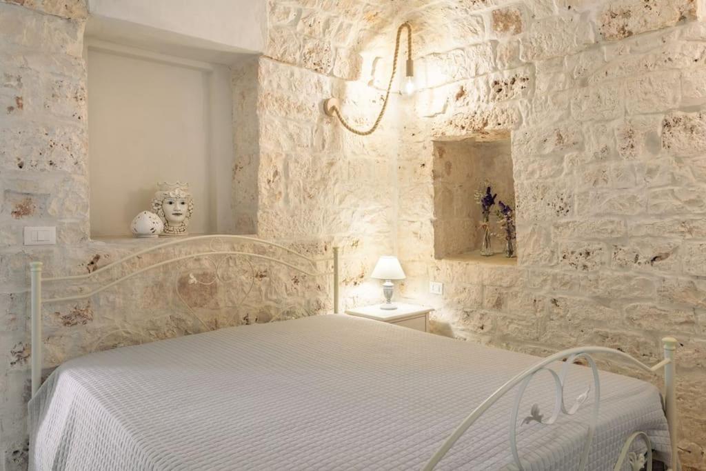 Tenuta Traghetto Ostuni Bagian luar foto